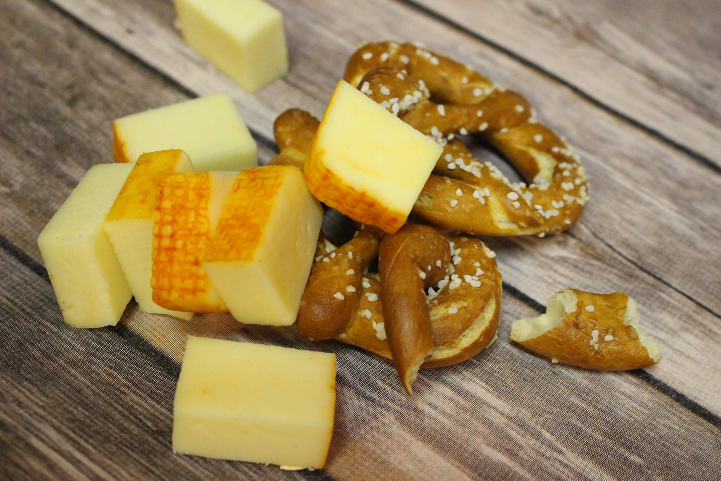 Hammonds Hand-Made Hard Pretzels, Old-Fashioned Sourdough Pretzels, 21 Ounce Bucket
