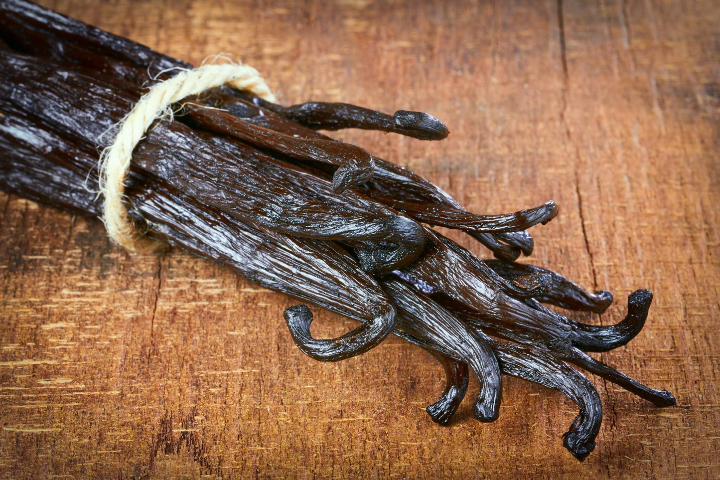 Vanilla Bean Kings Organic Madagascar Vanilla Pods - 10 Count, Grade A, Black/Dark Brown