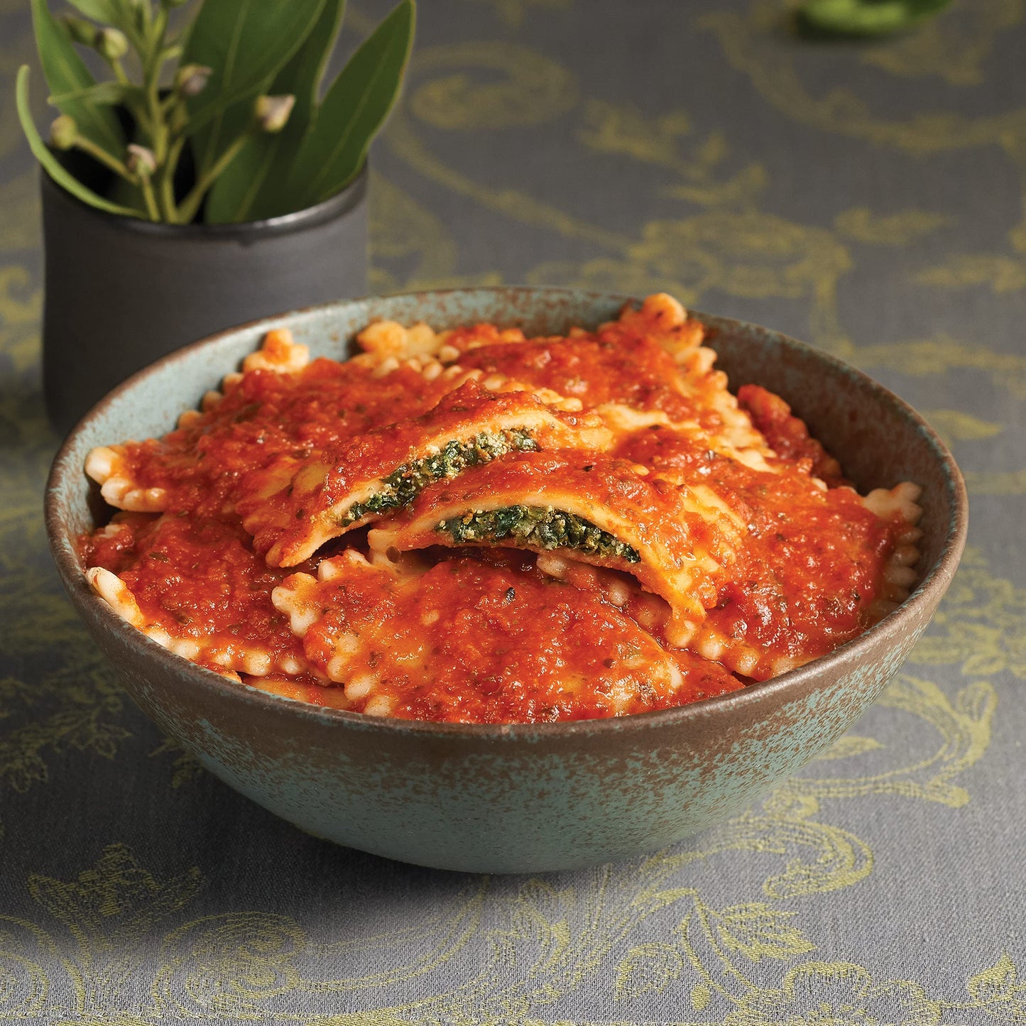 Amys Frozen Meals, Vegan Spinach Ravioli Pasta Bowl, Made With Organic Spinach, Vegan Ricotta-Style Cheeze, and Tomatoes, Micro