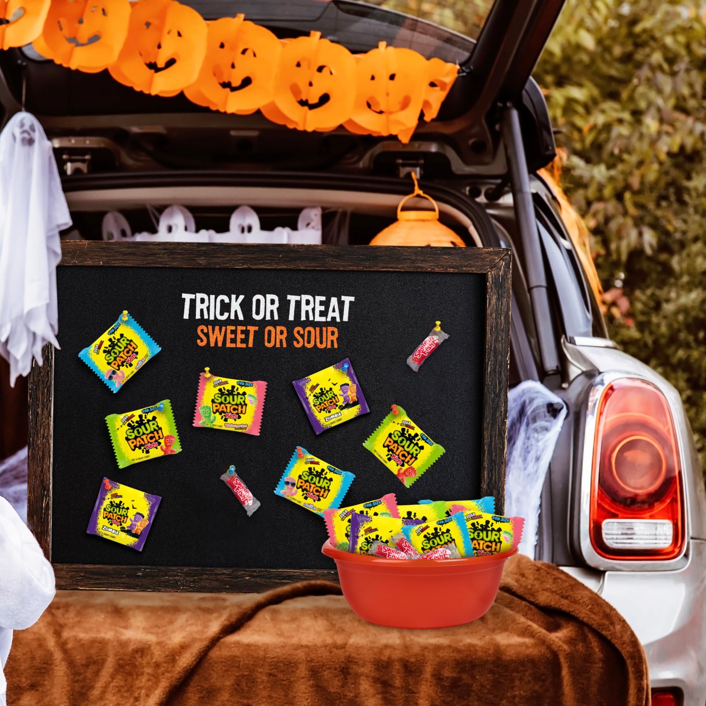 SOUR PATCH KIDS Soft & Chewy Halloween Candy  22 Trick or Treat Bags