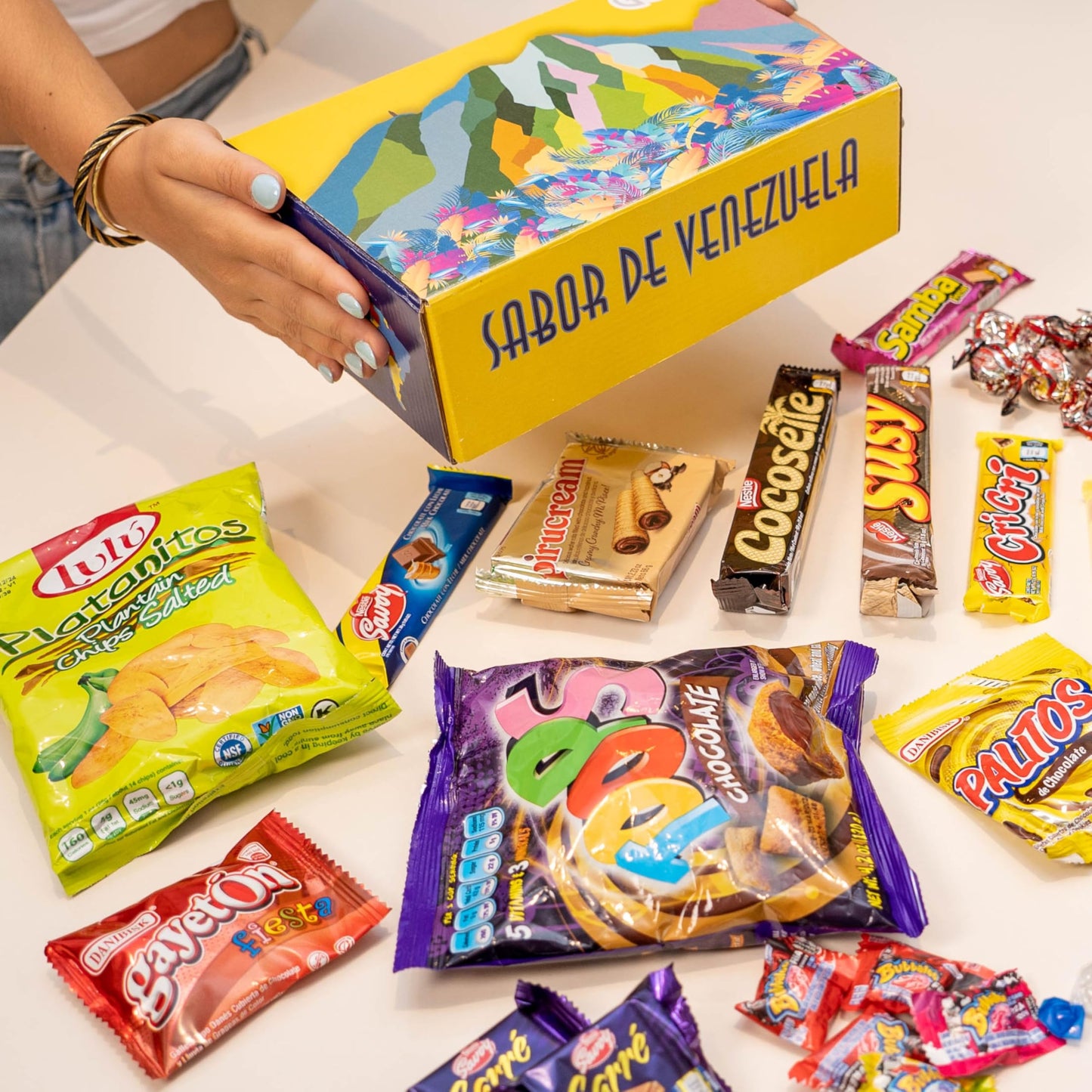 GG LATIN SABOR Venezuela Candy Box - Assorted Cookies, Chips & Candies Mix - 30 Count Variety Pack
