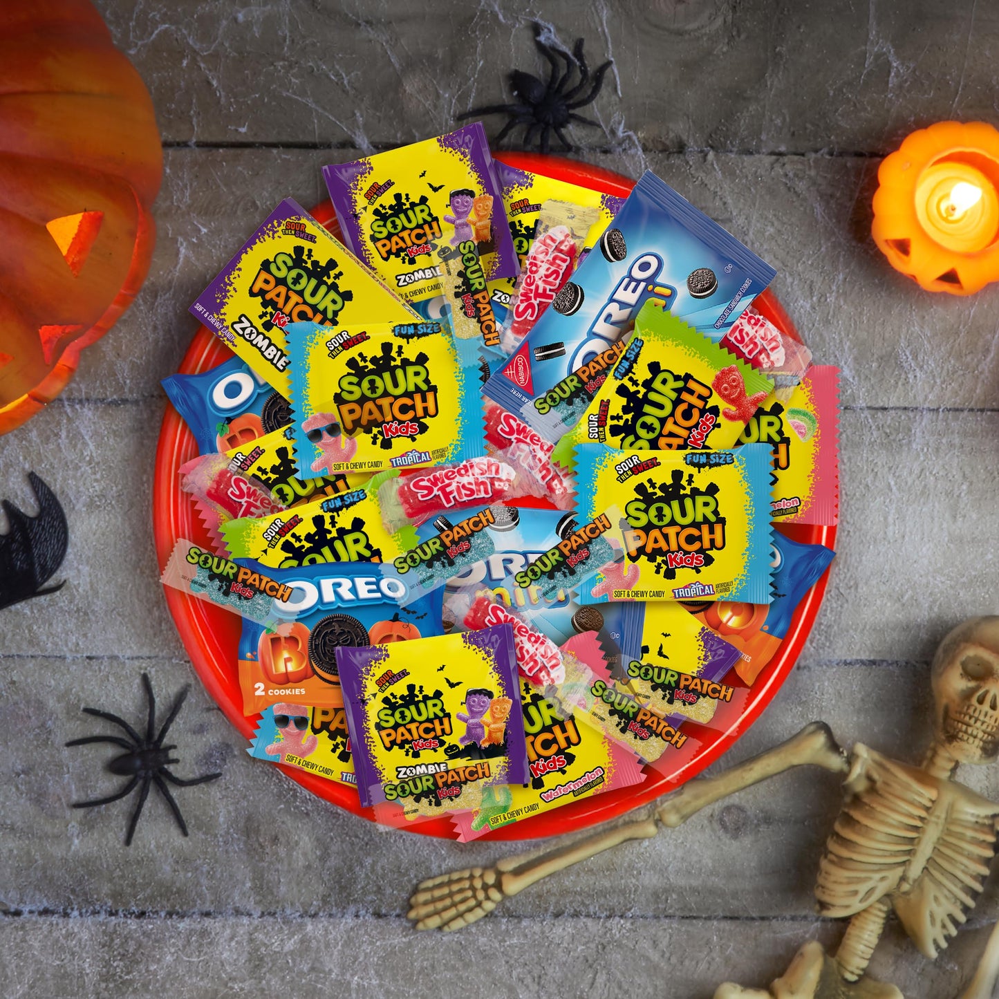 SOUR PATCH KIDS Orange & Purple Halloween Candy Lollipops with Sour Candy Dipping Powder, 20 Lollipops