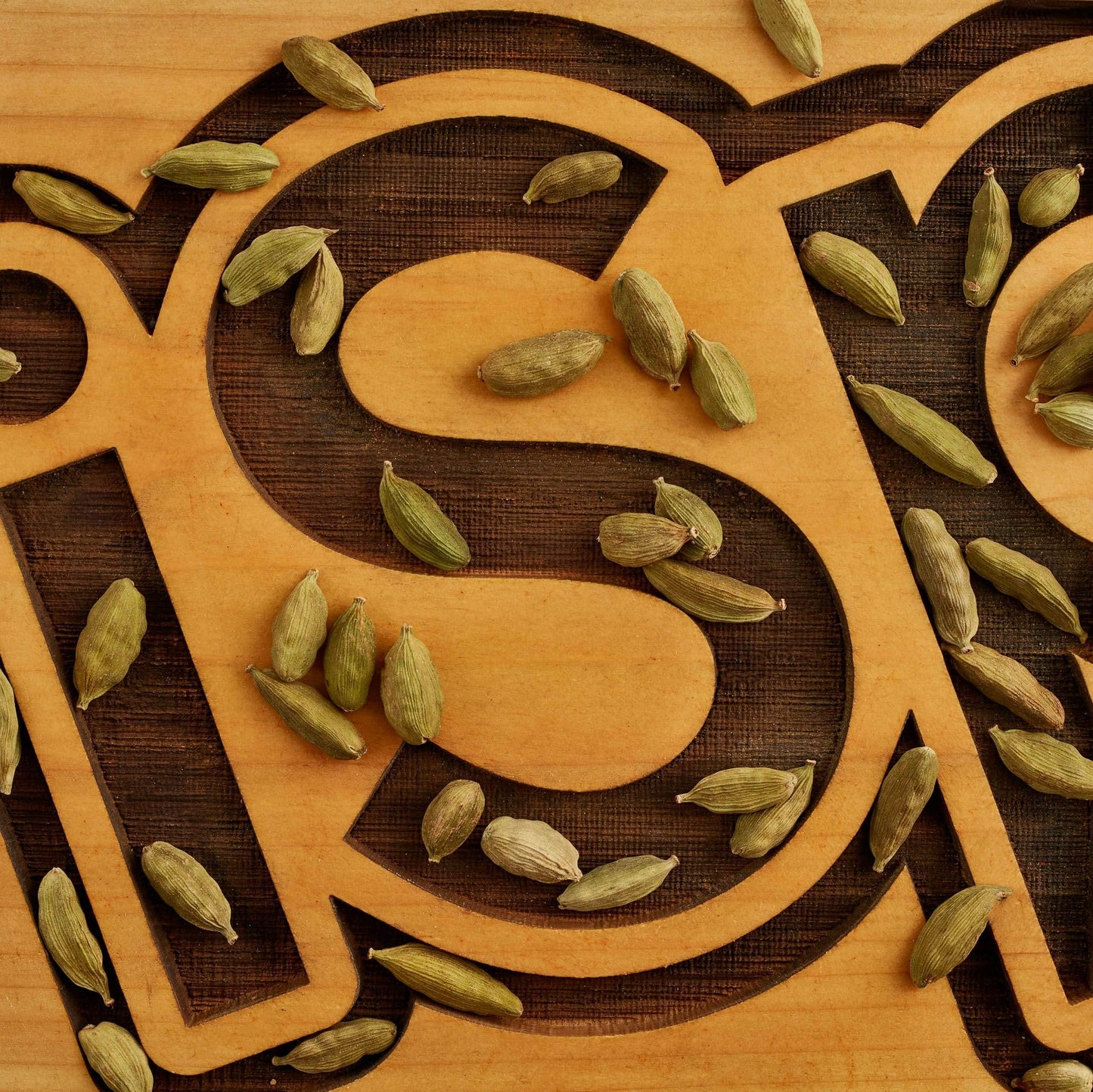 Ispice Cardamom Seeds Whole (3.9 Oz) 110G | Cardamom Pods Whole Pure And Fresh | Kosher | Aromatic Essential Kitchen Herbs