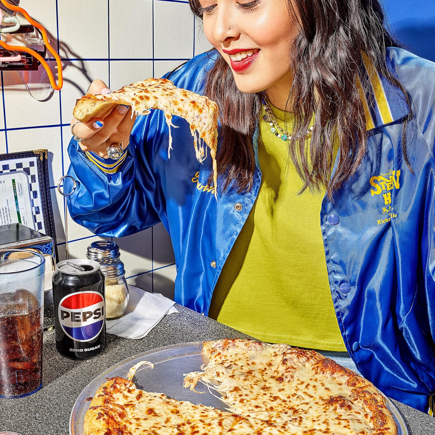 Pepsi Diet Cola Soda Pop, Zero Sugar, Zero Calorie, Sugar Free, 12 Fl Oz Cans (24 Pack)