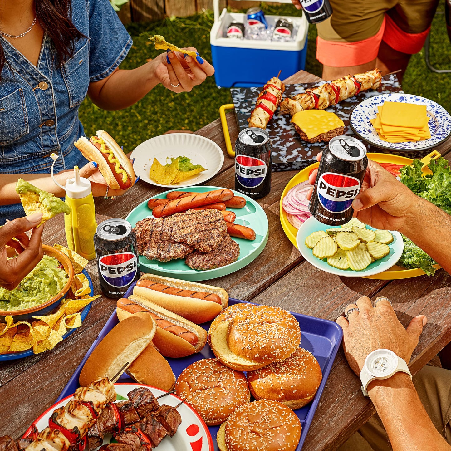 Pepsi Diet Cola Soda Pop, Zero Sugar, Zero Calorie, Sugar Free, 12 Fl Oz Cans (24 Pack)