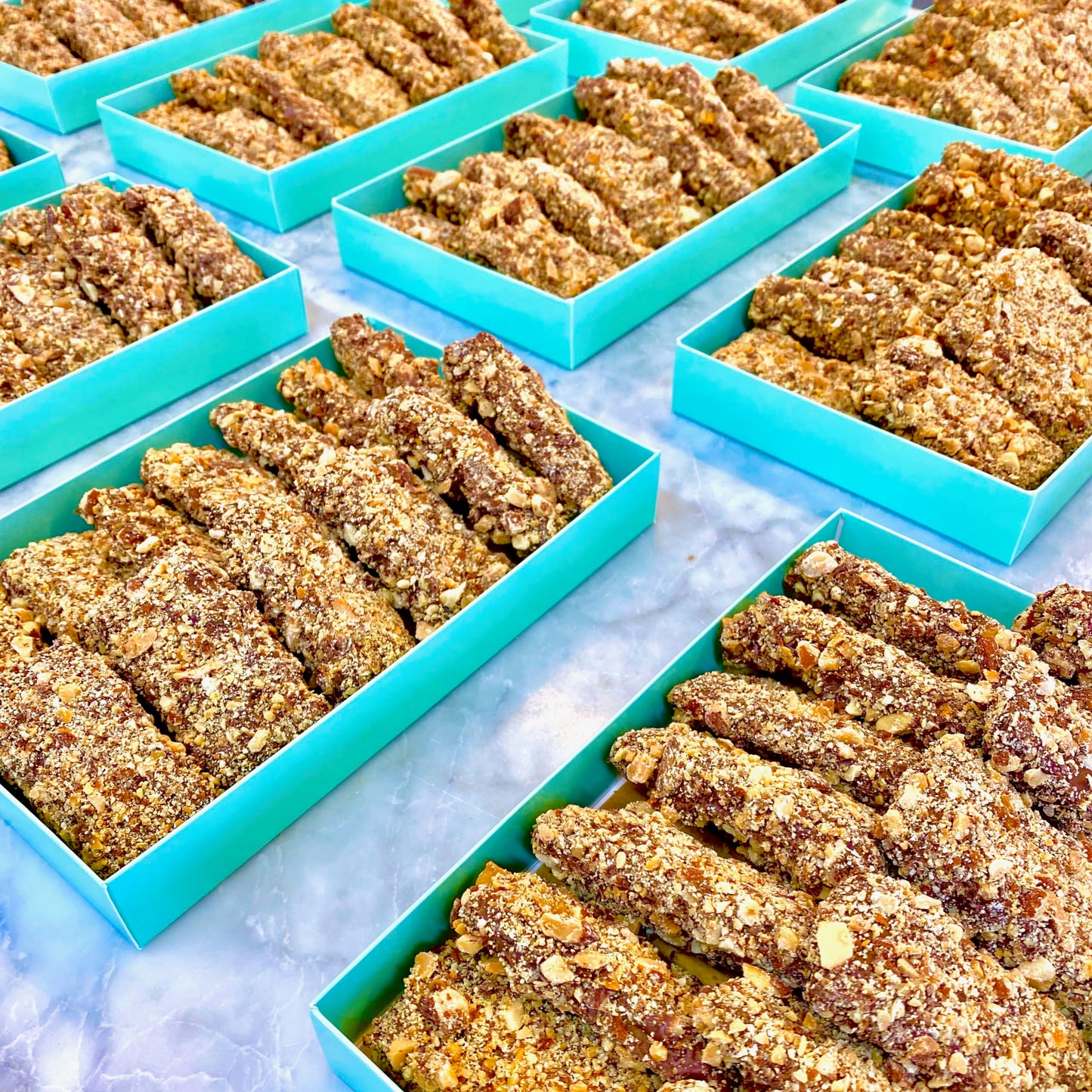 MalibuGift Gourmet English Toffee Candy, Chocolate Covered with Almonds, 1 lb Fancy Candy Box