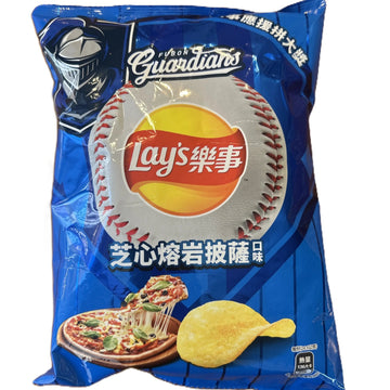 Lay’s Guardians Cheesy Pizza Chips – Fubon Guardians collab with rich cheese & basil flavor. (Taiwan)