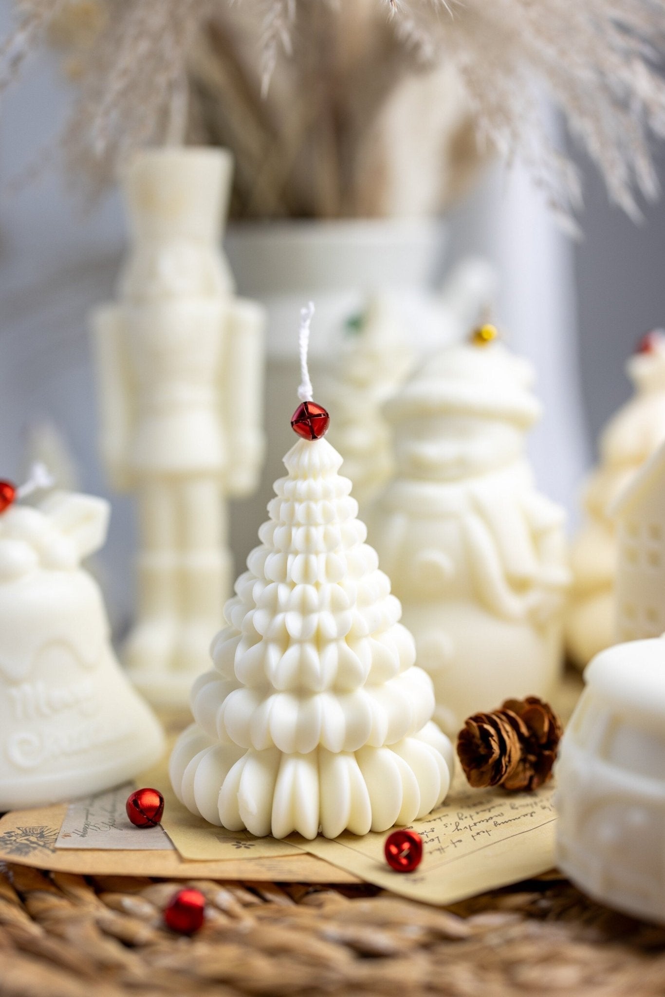 Festive Christmas Tree Candle – Handmade Decorative Soy Wax Candle for Holiday Home Decor & Gifts