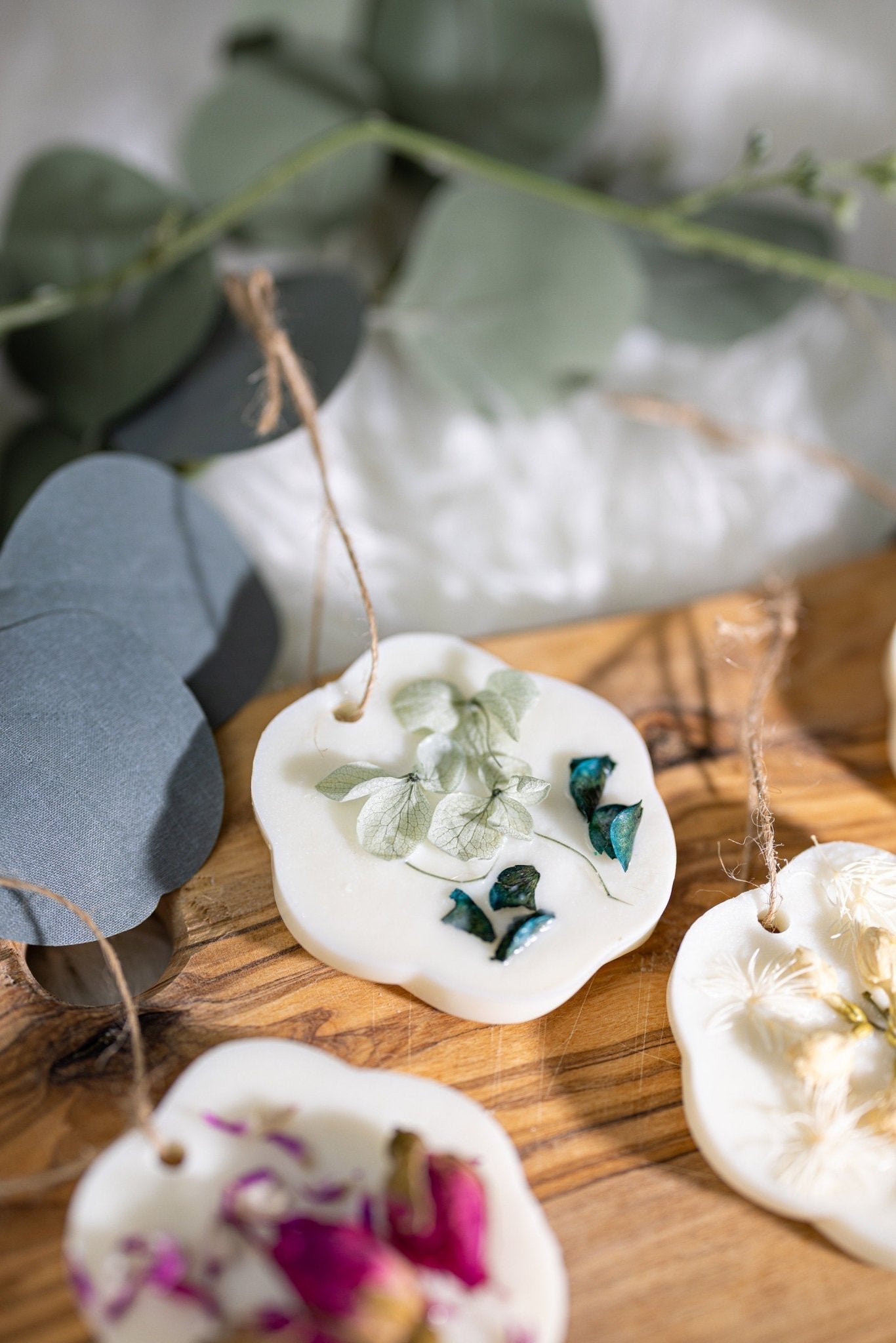 Handcrafted Floral Scented Wax Sachet with Dried Flowers - Perfect Gift for Women & Moms