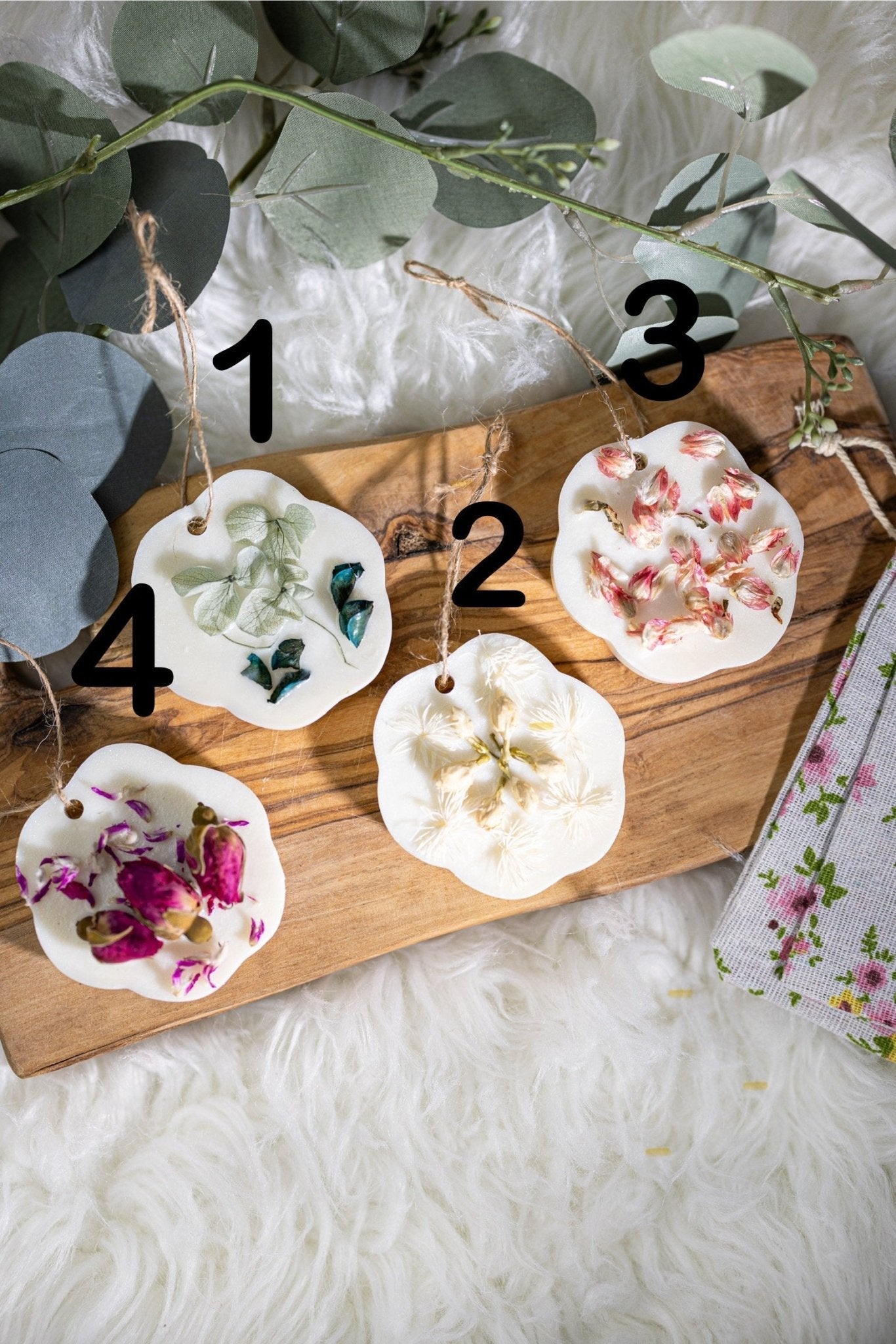 Handcrafted Floral Scented Wax Sachet with Dried Flowers - Perfect Gift for Women & Moms