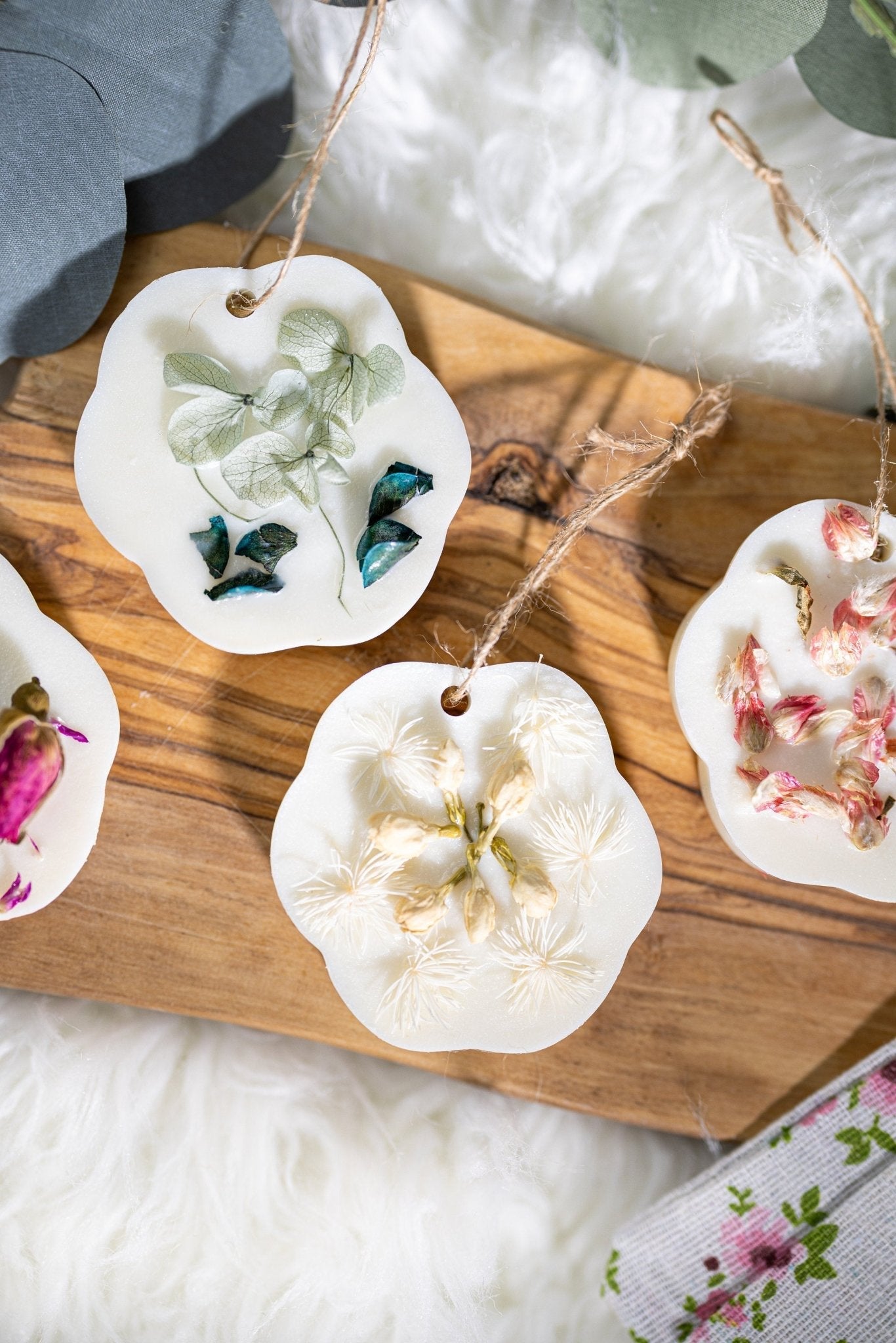 Handcrafted Floral Scented Wax Sachet with Dried Flowers - Perfect Gift for Women & Moms