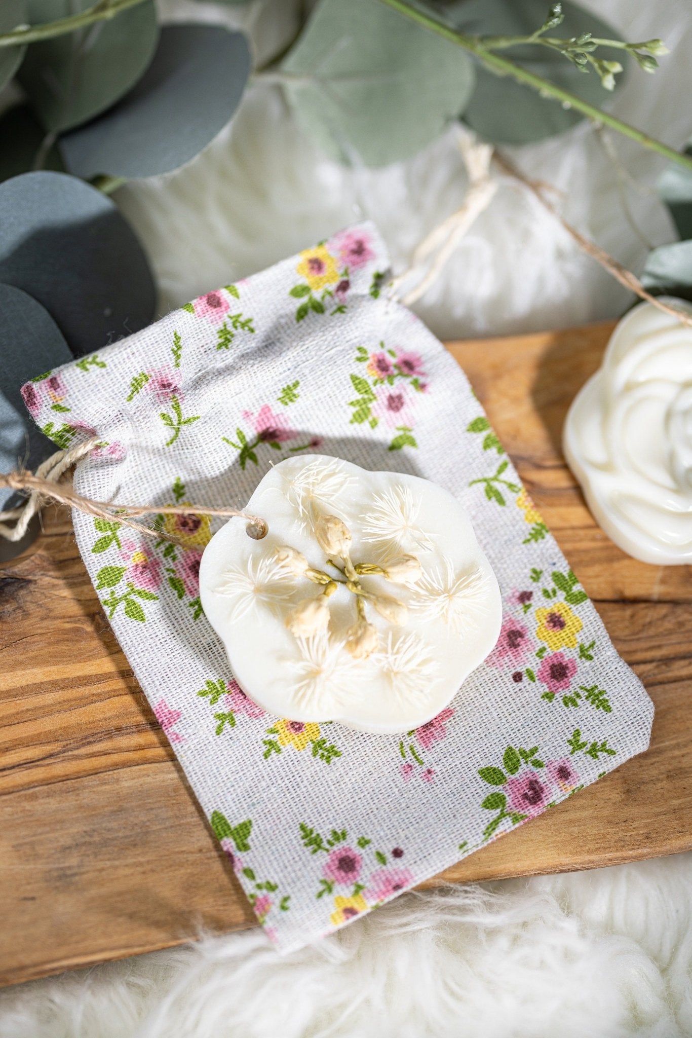 Handcrafted Floral Scented Wax Sachet with Dried Flowers - Perfect Gift for Women & Moms