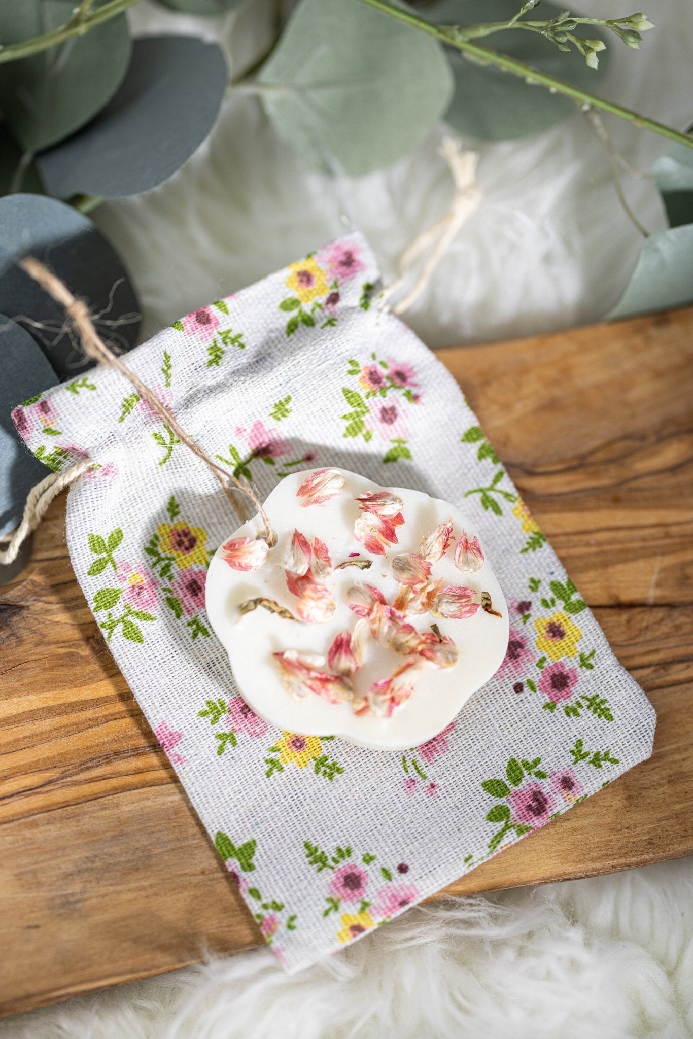 Handcrafted Floral Scented Wax Sachet with Dried Flowers - Perfect Gift for Women & Moms